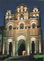 Le Puy en Velay, Cathedrale Notre Dame, Facade eclairee (01)